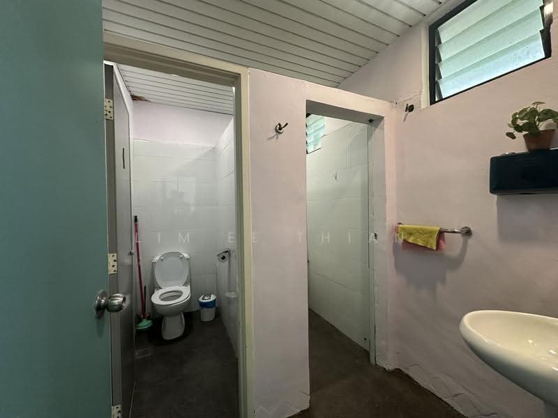 Shop / Office for Rent in Mont Kiara (Kuala Lumpur) - Lim Ee Thian - Bathroom - PropertyGuru.com.my
