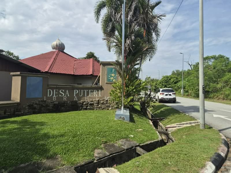 2-storey Terraced House for Rent in Rawang (Selangor) - Ibrahim Iderus - Exterior - PropertyGuru.com.my
