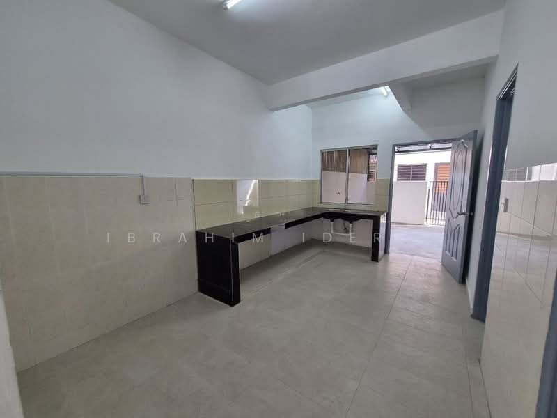 2-storey Terraced House for Rent in Rawang (Selangor) - Ibrahim Iderus - Kitchen - PropertyGuru.com.my