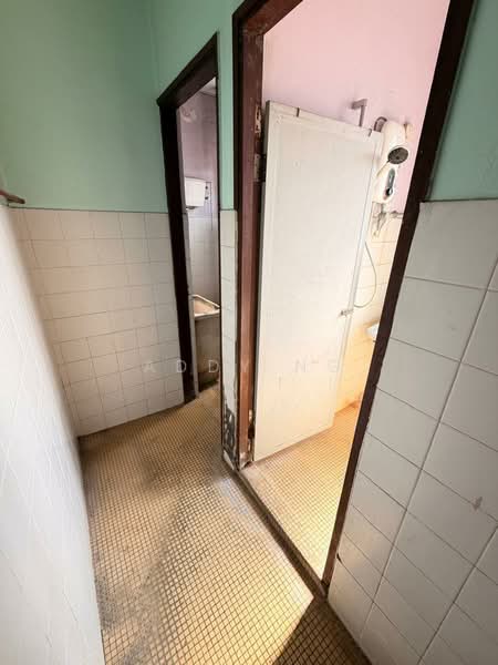 Kedai / Pejabat untuk Disewa di Taman Suntex (Cheras) - Addy Ng - Bathroom - PropertyGuru.com.my