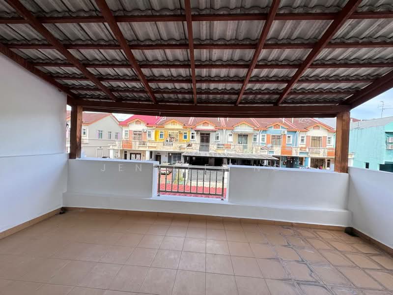 2-storey Terraced House for Sale in Bandar Jaya Putra (Johor Bahru) - Jennifer Ng - Balcony - PropertyGuru.com.my
