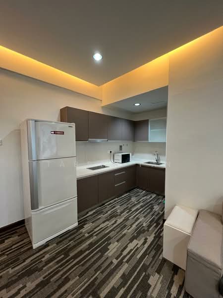 Servis Apartment untuk Disewa di Regalia Residence - Tabber Tan - Kitchen - PropertyGuru.com.my