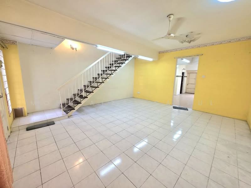 2-storey Terraced House for Sale in Bandar Mahkota Cheras (Cheras) - Mohd Aizat Saiful Bahri - Living Room - PropertyGuru.com.my