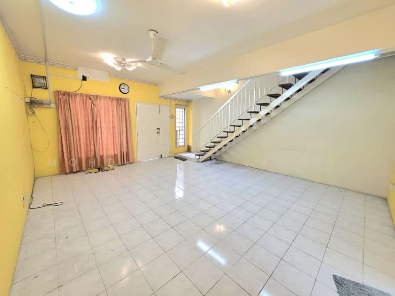 2-storey Terraced House for Sale in Bandar Mahkota Cheras (Cheras) - Mohd Aizat Saiful Bahri - Living Room - PropertyGuru.com.my