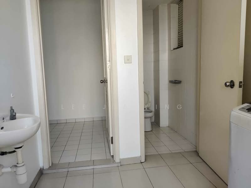 Kondominium untuk Dijual di Kiaraville - Lee Jia Ying - Bathroom - PropertyGuru.com.my