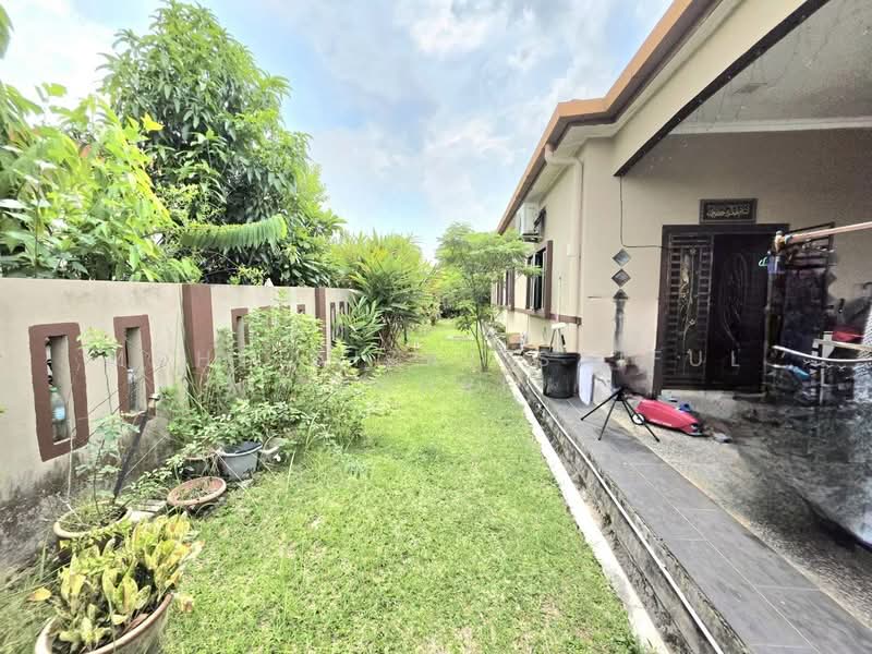 Rumah Berkembar untuk Dijual di Seksyen 30 (Shah Alam) - Mohd Aizat Saiful Bahri - Exterior - PropertyGuru.com.my