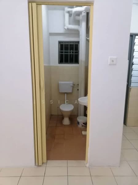 Rumah Flat untuk Dijual di Puncak Desa Flat - Jessica Lim - Bathroom - PropertyGuru.com.my