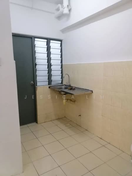 Rumah Flat untuk Dijual di Puncak Desa Flat - Jessica Lim - Kitchen - PropertyGuru.com.my