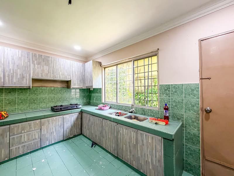 2-storey Terraced House for Sale in Seksyen 13 (Shah Alam) - Ali Idris - Kitchen - PropertyGuru.com.my