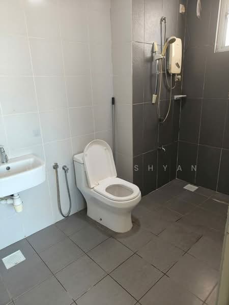 Service Residence for Sale at Pandan Residence - Ong Lih Shyan - Bathroom - PropertyGuru.com.my