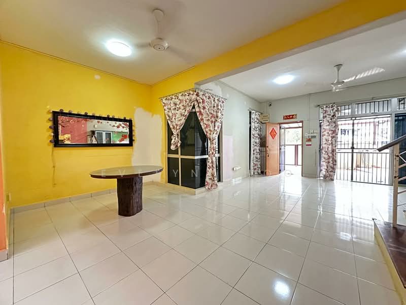 2-storey Terraced House for Sale in Bukit Rahman Putra (Sungai Buloh) - Evelyn Khoo - Living Room - PropertyGuru.com.my
