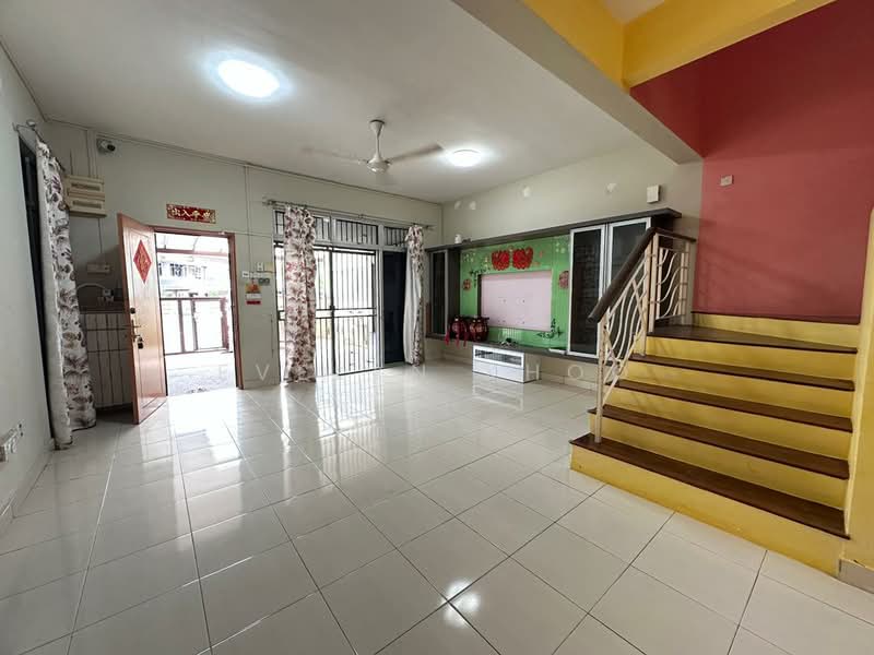 2-storey Terraced House for Sale in Bukit Rahman Putra (Sungai Buloh) - Evelyn Khoo - Living Room - PropertyGuru.com.my