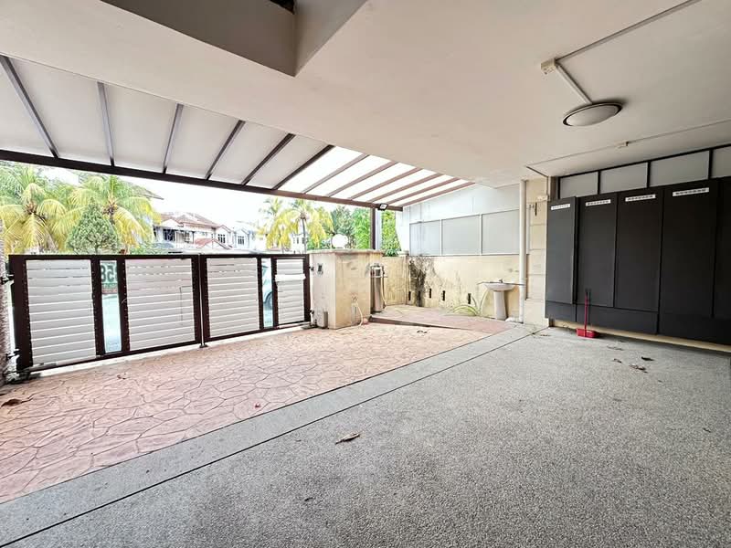 2-storey Terraced House for Sale in Bukit Rahman Putra (Sungai Buloh) - Evelyn Khoo - Car Porch - PropertyGuru.com.my