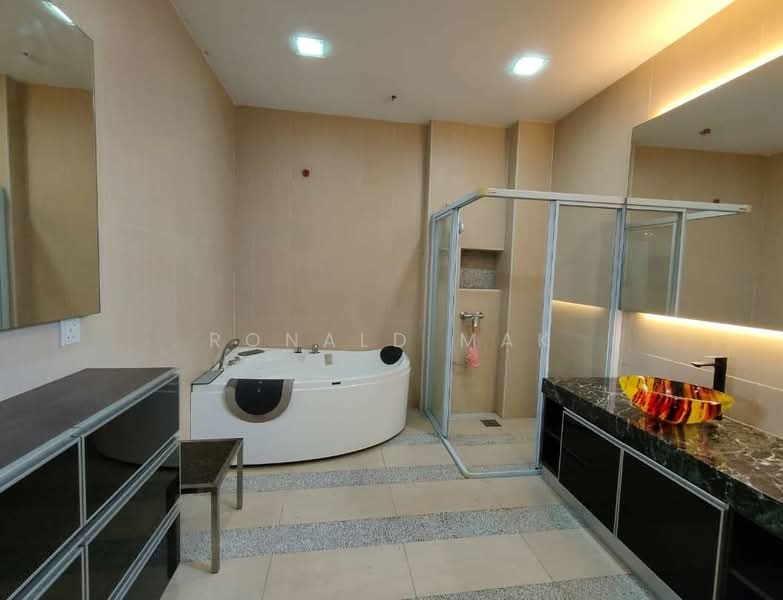Semi-Detached House for Sale in Taman Pelangi (Johor Bahru) - Ronald Mak - Bathroom - PropertyGuru.com.my