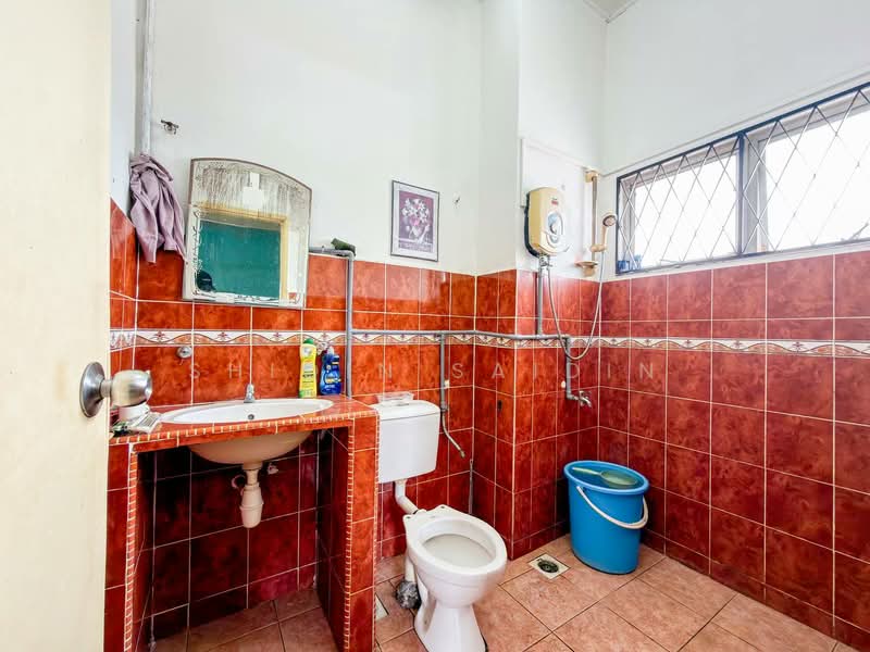 Rumah Teres 2 Tingkat untuk Dijual di Ampang Jaya (Ampang) - Shiqin Saidin - Bathroom - PropertyGuru.com.my
