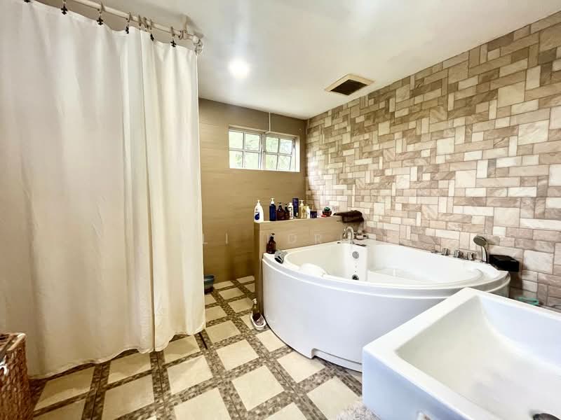 Bungalow for Sale in Seksyen 13 (Shah Alam) - Ali Idris - Bathroom - PropertyGuru.com.my