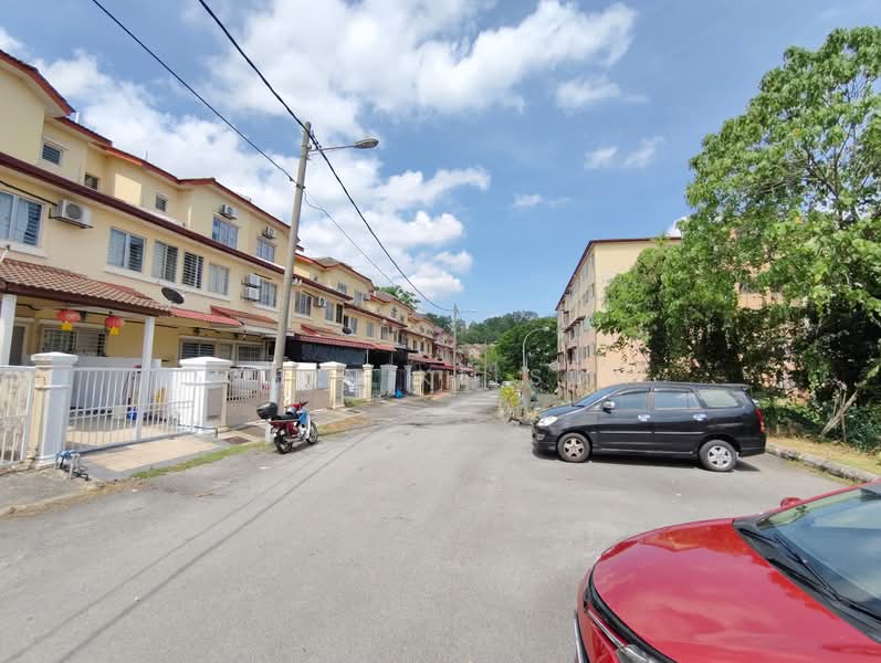 Townhouse for Sale in Taman Desa Karunmas (Balakong) - Chin Ke Soh - Exterior - PropertyGuru.com.my