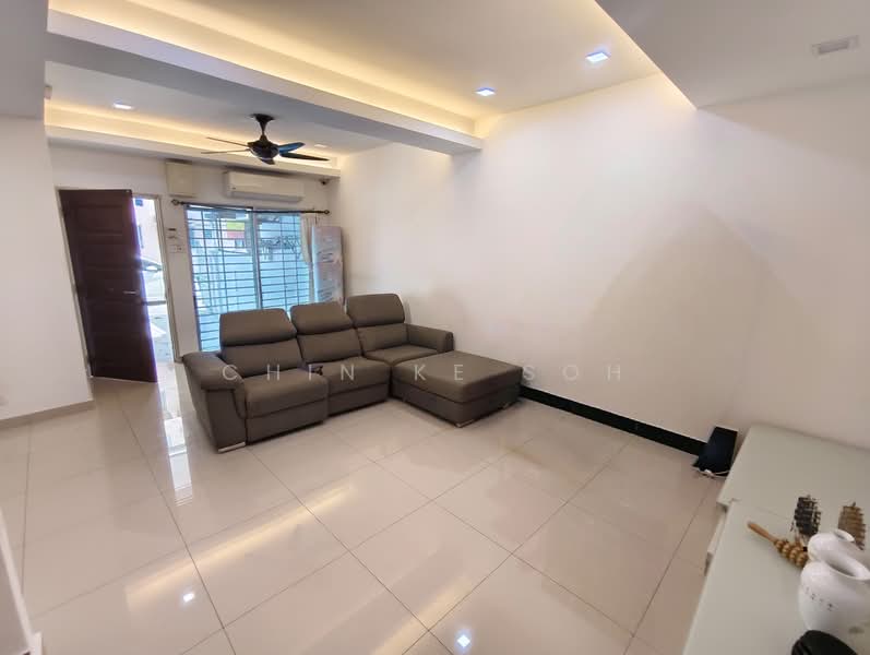 Townhouse for Sale in Taman Desa Karunmas (Balakong) - Chin Ke Soh - Living Room - PropertyGuru.com.my