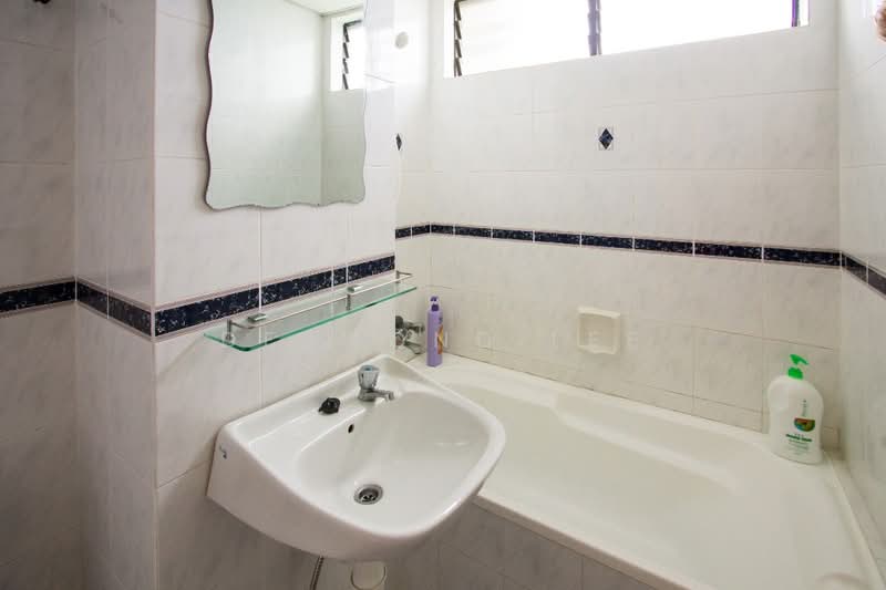 Kondominium untuk Disewa di Eden Seaview Condominium - Desmond Lee - Bathroom - PropertyGuru.com.my