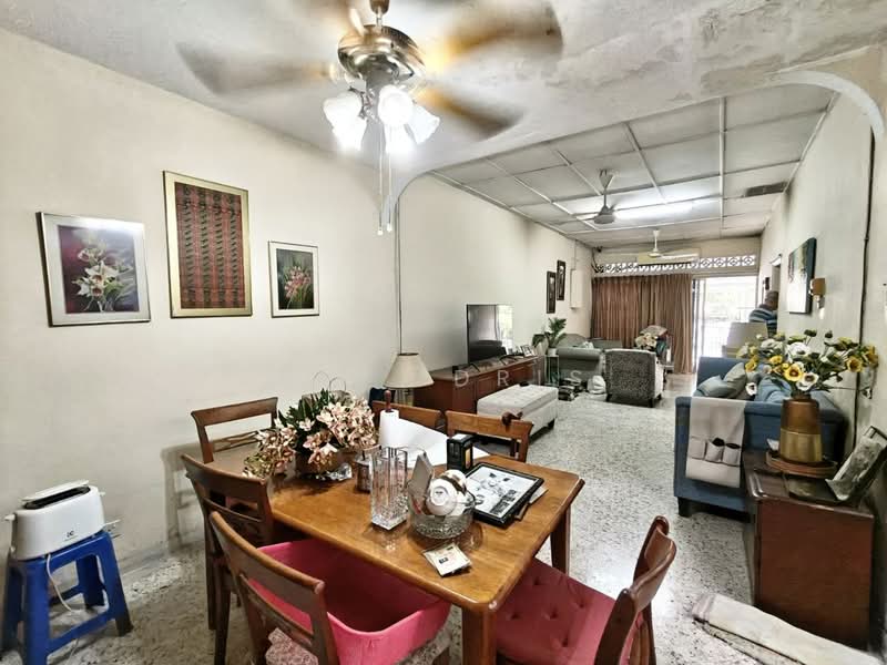 Rumah Teres 1 Tingkat untuk Dijual di Seksyen 17 (Petaling Jaya) - Ali Idris - Living Room - PropertyGuru.com.my