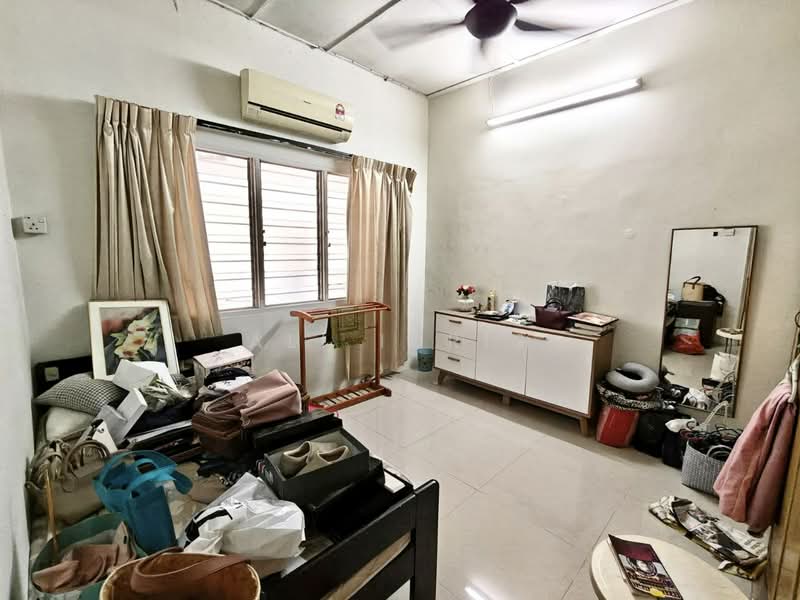 Rumah Teres 1 Tingkat untuk Dijual di Seksyen 17 (Petaling Jaya) - Ali Idris - Bedroom - PropertyGuru.com.my