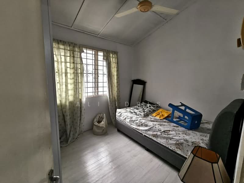 Rumah Teres 1 Tingkat untuk Dijual di Seksyen 17 (Petaling Jaya) - Ali Idris - Bedroom - PropertyGuru.com.my
