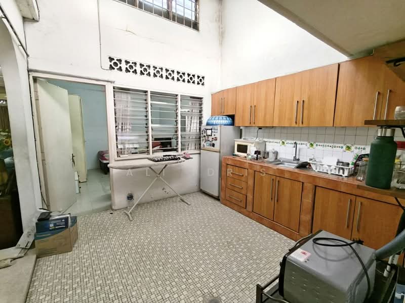 Rumah Teres 1 Tingkat untuk Dijual di Seksyen 17 (Petaling Jaya) - Ali Idris - Kitchen - PropertyGuru.com.my