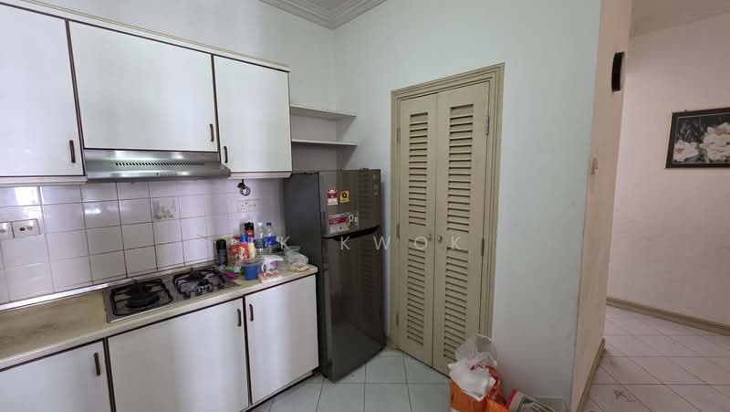 Condominium for Sale at Sri York Condominium - KK Kwok - Kitchen - PropertyGuru.com.my