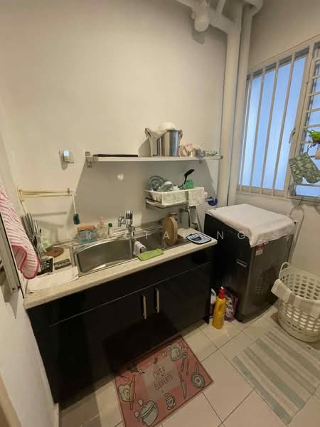 Condominium for Sale at Cova Suites - Krystal Ng - Kitchen - PropertyGuru.com.my