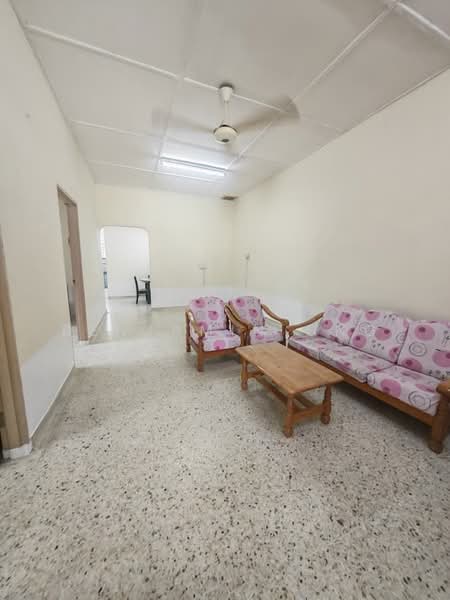 Rumah Teres untuk Disewa di Taman Ungku Tun Aminah (Skudai) - Benjamin Ong - Living Room - PropertyGuru.com.my