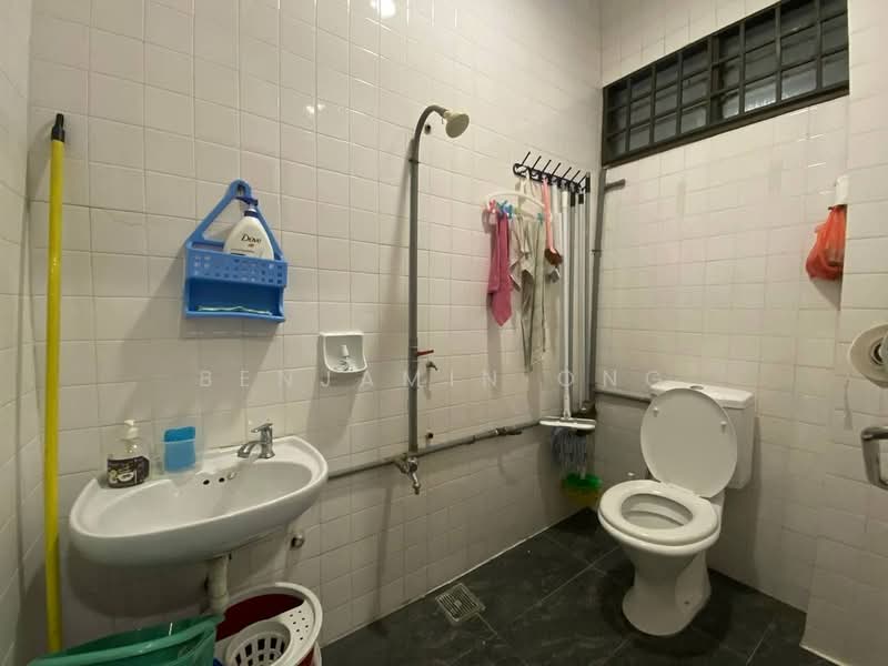 2-storey Terraced House for Sale in Taman Perling (Perling) - Benjamin Ong - Bathroom - PropertyGuru.com.my