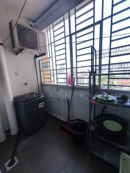 Servis Apartment untuk Disewa di Larkin Heights - Jensen Goh - Balcony - PropertyGuru.com.my