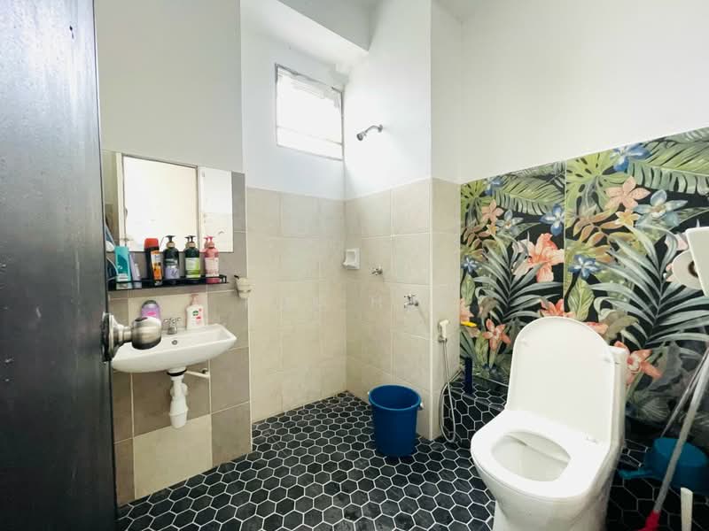 Rumah Teres 2 Tingkat untuk Dijual di Setia Tropika (Johor Bahru) - Kok Hui - Bathroom - PropertyGuru.com.my