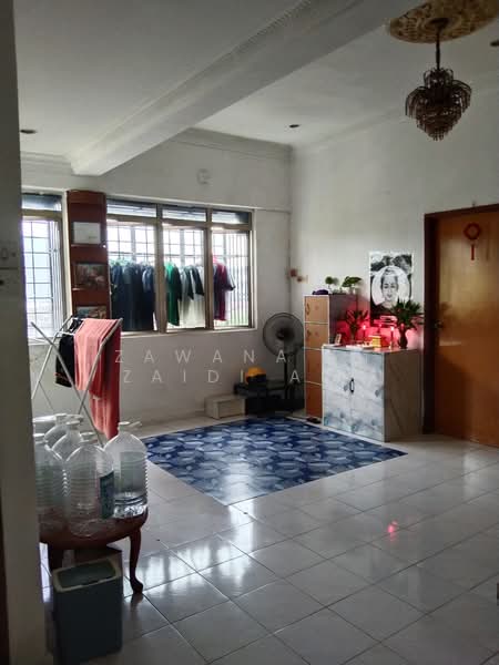 Pangsapuri untuk Dijual di Taman Bukit Desa - Zawana BT Zaidi Ana - Living Room - PropertyGuru.com.my
