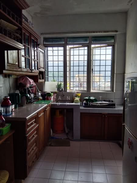 Pangsapuri untuk Dijual di Taman Bukit Desa - Zawana BT Zaidi Ana - Kitchen - PropertyGuru.com.my