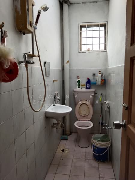 Pangsapuri untuk Dijual di Taman Bukit Desa - Zawana BT Zaidi Ana - Bathroom - PropertyGuru.com.my