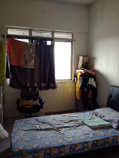 Pangsapuri untuk Dijual di Taman Bukit Desa - Zawana BT Zaidi Ana - Bedroom - PropertyGuru.com.my