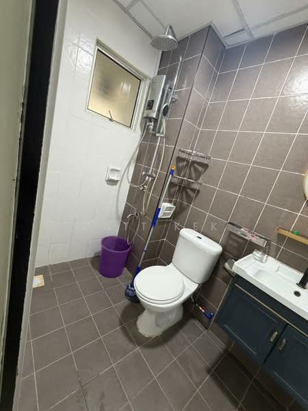 Servis Apartment untuk Disewa di SuriaMas Suites - Matt Kek - Bathroom - PropertyGuru.com.my