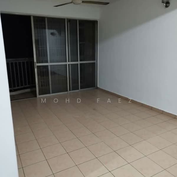 Pangsapuri untuk Dijual di Putri Ria Apartment - Mohd Faez - Living Room - PropertyGuru.com.my