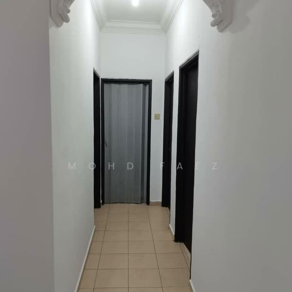 Pangsapuri untuk Dijual di Putri Ria Apartment - Mohd Faez - Corridor - PropertyGuru.com.my
