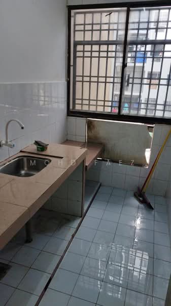 Pangsapuri untuk Dijual di Putri Ria Apartment - Mohd Faez - Kitchen - PropertyGuru.com.my