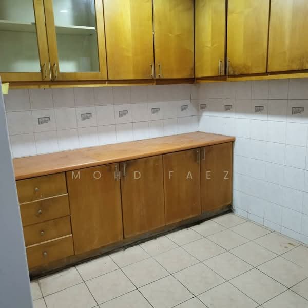 Pangsapuri untuk Dijual di Putri Ria Apartment - Mohd Faez - Kitchen - PropertyGuru.com.my