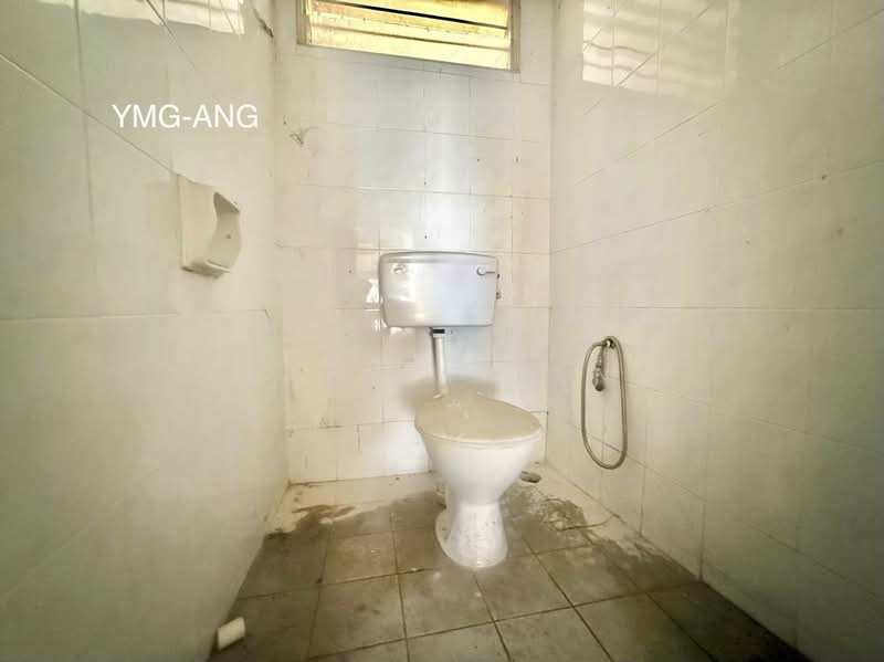 Kedai untuk Disewa di Taman Sentosa (Klang) - Stella Tan - Bathroom - PropertyGuru.com.my