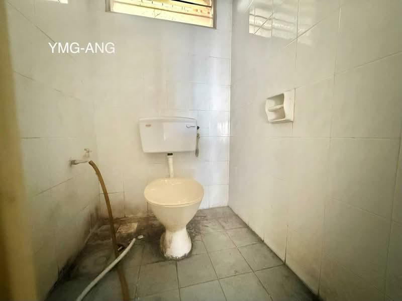 Kedai untuk Disewa di Taman Sentosa (Klang) - Stella Tan - Bathroom - PropertyGuru.com.my
