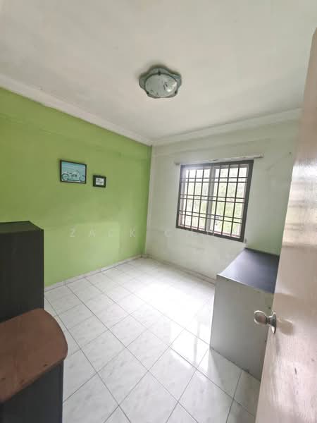 Flat for Sale at Sri Intan - Zack Chow - Bedroom - PropertyGuru.com.my