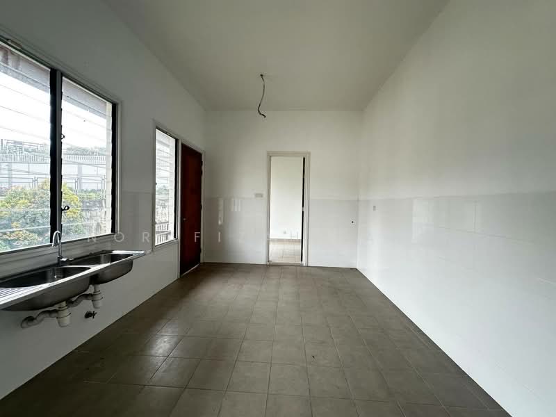 Rumah Banglo untuk Dijual di Shah Alam (Selangor) - NoraFizah Gapar - Kitchen - PropertyGuru.com.my
