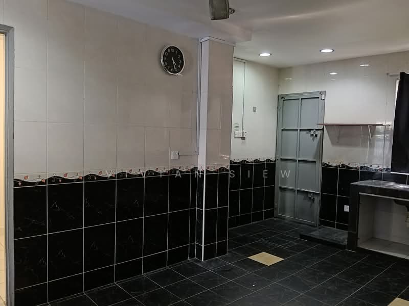 2-storey Terraced House for Rent in Bandar Puchong Utama (Puchong) - Vivian Siew - Kitchen - PropertyGuru.com.my