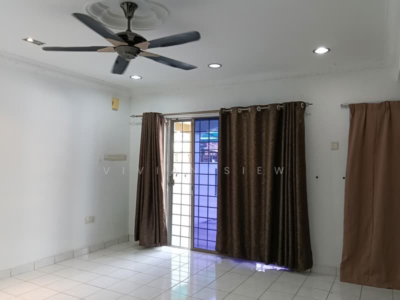 2-storey Terraced House for Rent in Bandar Puchong Utama (Puchong) - Vivian Siew - Living Room - PropertyGuru.com.my