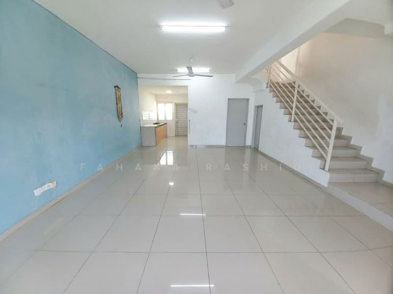 2-storey Terraced House for Sale in Sungai Buloh (Selangor) - Fahana Rashid - Living Room - PropertyGuru.com.my