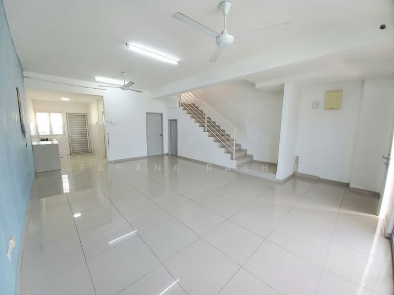 2-storey Terraced House for Sale in Sungai Buloh (Selangor) - Fahana Rashid - Living Room - PropertyGuru.com.my